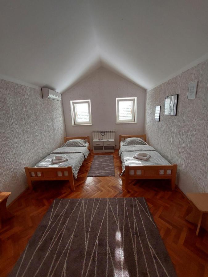 Apartman Kovac Appartamento Trebinje Esterno foto